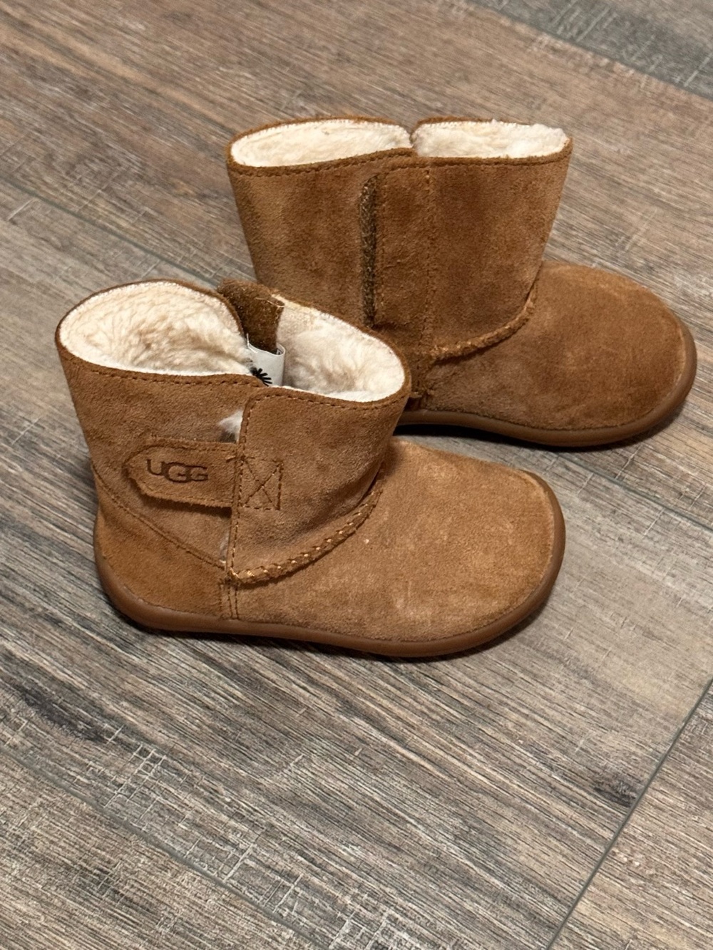 UGG Kids Chestnut Suede Shearling-Lined Boots